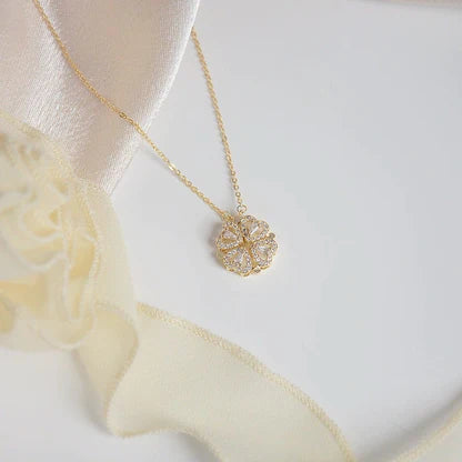 collar trebol de corazones